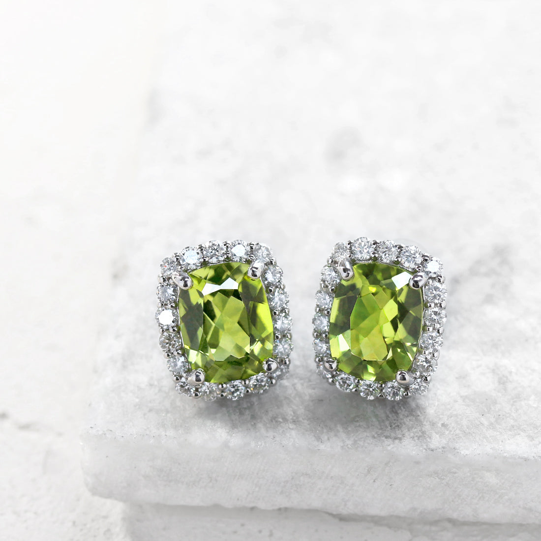 Etincelle -エタンセル-<br>スクエア ペリドットピアス PT