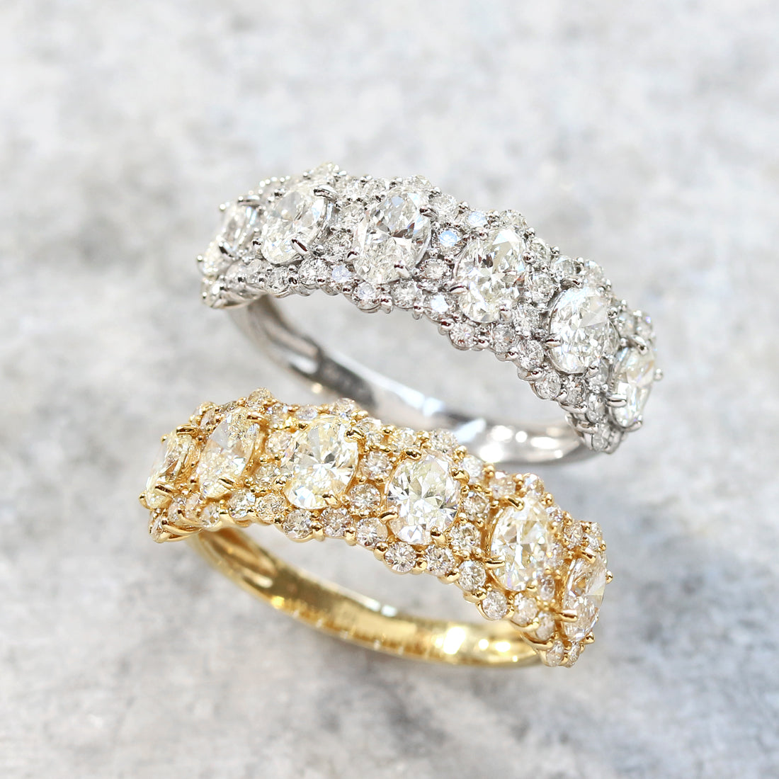 オーバルダイヤモンド　ハーフエタニティリング